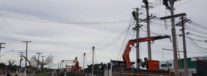 Liminar obriga CEEE-D a apresentar plano para remoção de fiação irregular