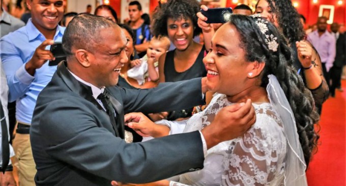 Cerimônia do Casamento Coletivo emociona noivos e familiares