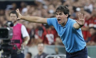 LOBO APOSTA EM GAVILÁN : Schneider contrata técnico paraguaio e dispensa comando do futebol