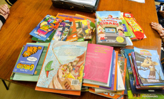 Rotary doa uma centena de livros aos abrigos municipais