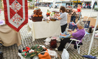Largo do Mercado tem feira do artesanato rural