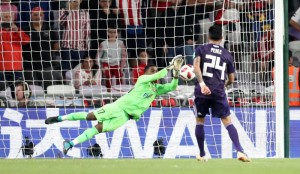 Khalid Essa defende pênalti cobrado por Enzo Perez: Al Ain surpreende e  vai à final do Mundial 