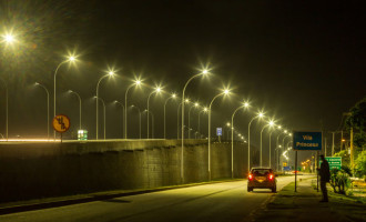 Começa a instalação de iluminação nos viadutos de Pelotas