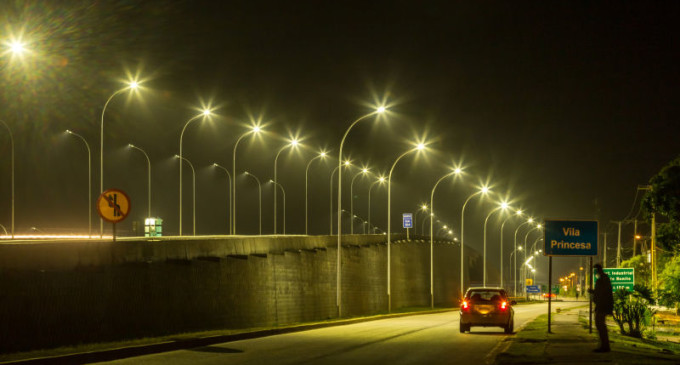 Começa a instalação de iluminação nos viadutos de Pelotas