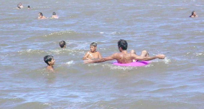 LARANJAL : Quatro pontos estão próprios para banho em Pelotas