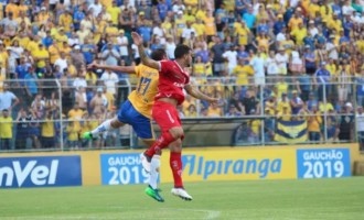 DESGASTADO : Pelotas sofre consequência do esforço de quinta-feira no empate por 0 a 0 com o São Luiz