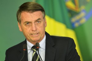 Bolsonaro assinou decreto que flexibiliza a posse de armas