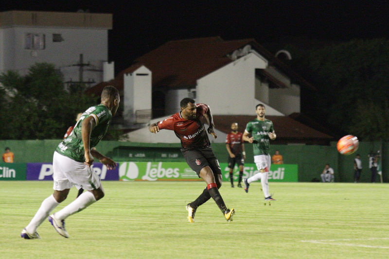 Daniel Cruz foi a surpresa na escalação do Brasil no empate por 1 a 1 com o Avenida: gol no final colocou justiça no placar Foto: Carlos Insaurriaga/Brasil/Divulgação 