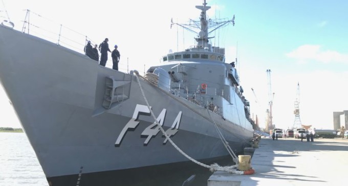 Fragata Independência atraca no Porto do Rio Grande e abre para visitação