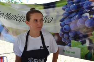 A produtora Istela Ribes, moradora na colônia Santo Antônio, 7º distrito, Quilombo, cultiva uva há dez anos