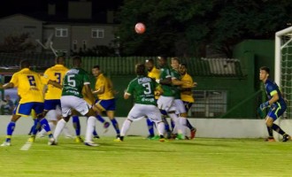 TROPEÇO : Avenida bate o Pelotas nos Eucaliptos