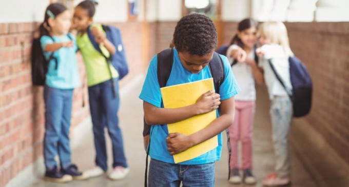 Pediatras orientam famílias sobre como enfrentar a violência nas escolas