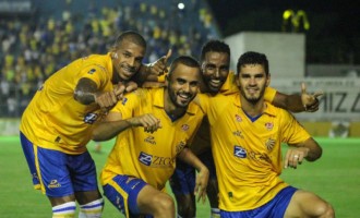 PELOTAS : Alcateia caça na bola parada