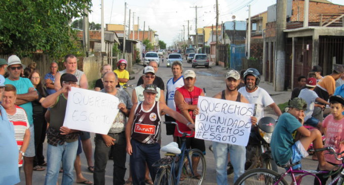 PEDIDO DE MELHORIAS : Moradores protestam e trancam a Vila Peres