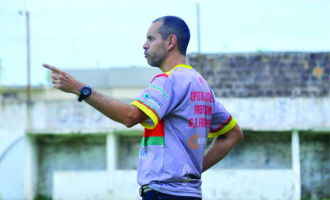 FARROUPILHA SE ATRAPALHA : Equipe perde de novo em casa e fica a perigo na Divisão de Acesso