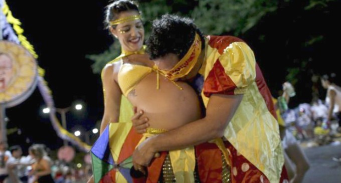 Ginecologista dá dicas para grávidas aproveitarem o carnaval