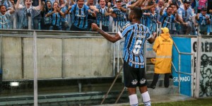 Leonardo fez o gol do Grêmio: vantagem de um jogador a mais em campo