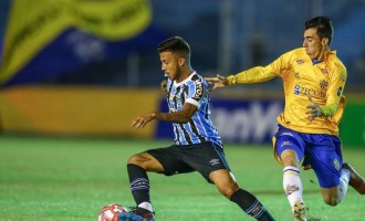Pelotas perde para o Grêmio : Suplentes do Tricolor venceram por 2 a 0 e eliminaram o Lobo