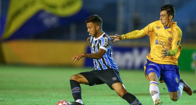 Pelotas perde para o Grêmio : Suplentes do Tricolor venceram por 2 a 0 e eliminaram o Lobo