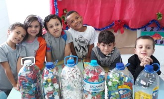 Escolas municipais arrecadam tampas para campanha solidária