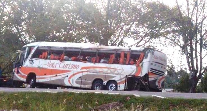 BR-116 : Ônibus tomba e mata dois passageiros