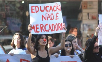 EDUCAÇÃO  : Trabalhadores paralisam hoje