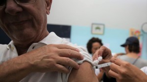SECRETÁRIA Arita Bergmann diz que “a vacina da gripe é 100% segura”