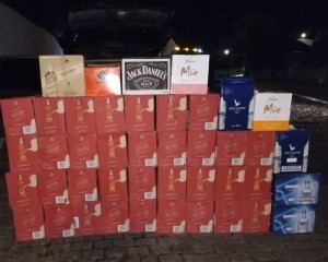 Quase cinquenta caixas com bebidas alcoólicas 