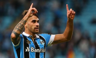 Vizeu comanda e Grêmio despacha Juventude na Copa do Brasil