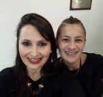 Janaína Vergas Rangel e a bibliotecária Anelise Silva da Rosa
