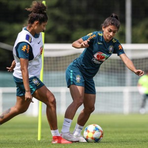 Técnico Vadão encaminha o time brasileiro em último treino Foto: Divulgação / CBF