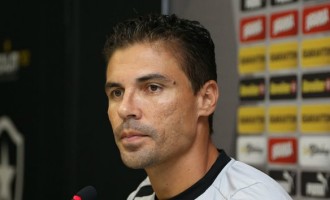 Brasil confirma Bolívar como novo técnico