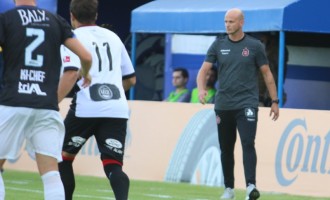 HORA DE VOLTAR PRA B  : Com Papa em Ribeirão Preto, Brasil aguarda Bolívar domingo