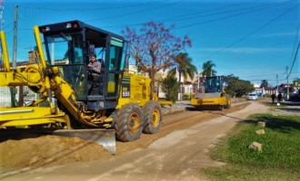 RECUPERAÇÃO DE RUAS :  Prefeitura utiliza novos equipamentos no Laranjal