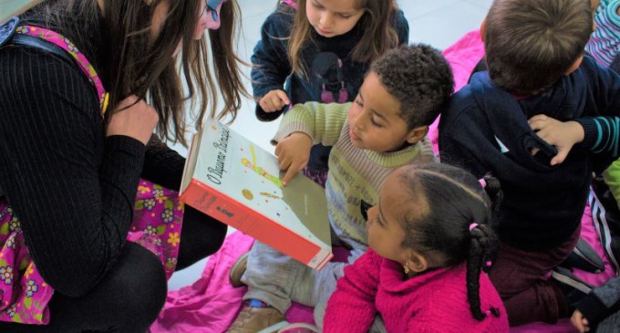 LITERATURA INFANTIL : Escolas recebem doação de 600  livros