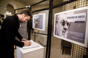 Eduardo visitou a exposição sobre o ex-prefeito Bernardo de Souza