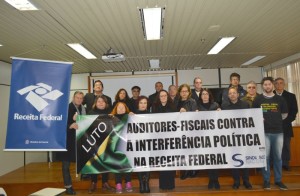 SINDIFISCO DS-Pelotas realizou ato junto a sede da Receita Federal