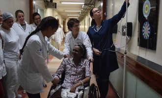 “BRINCANDO COM AS CORES” :  Paciente do HE expõe no Corredor Arte