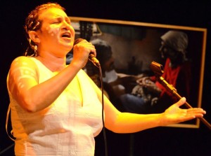 Mineira Beatriz Farias canta hoje em Canguçu