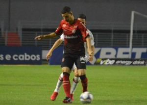 Maestro Diogo Oliveira atuou o jogo todo na última terça