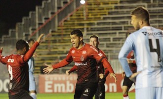 É O CALDEIRÃO : Brasil vence quarta consecutiva em casa
