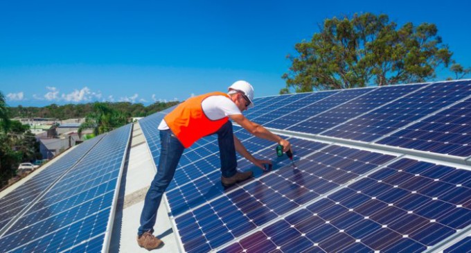 Energia solar vai gerar mais de 120 mil empregos no Brasil neste ano