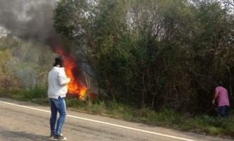 ASSALTO : Comerciante é roubado e tem o carro queimado