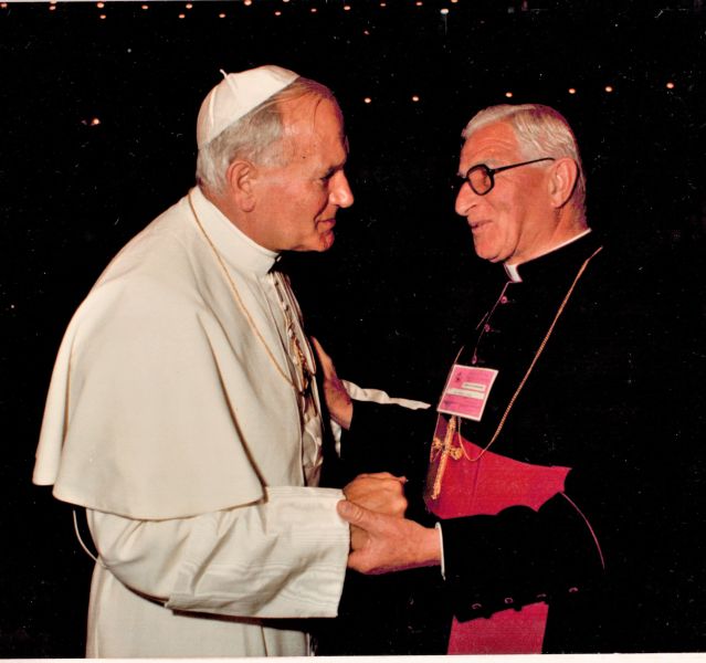 DOM Antônio Zattera com o Papa João Paulo II