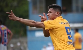 GIOVANE GOLS : Artilheiro faz os quatro da goleada do Pelotas