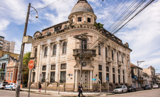 Sacada do antigo prédio do Banco do Brasil próximo a Prefeitura é isolado