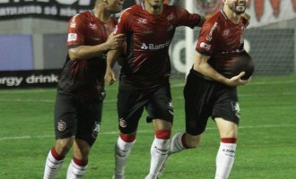 CONTRA TUDO E TODOS  : Em sábado peculiar, Brasil sai atrás, mas empata aos 56