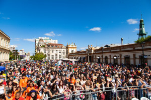 Milhares de pessoas comparecem neste domingo na Parada da Diversidade
