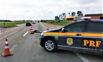 BR-392  : Homem morre atropelado por carreta