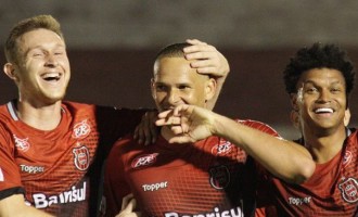 AO ATAQUE : Ano xavante foi muito abaixo no setor ofensivo